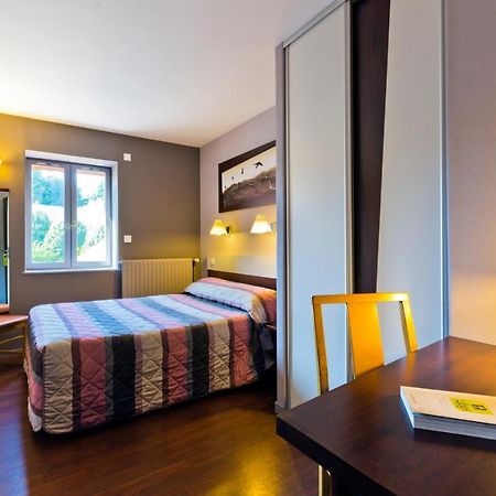 Les Hirondelles Hotel Orcines Eksteriør billede