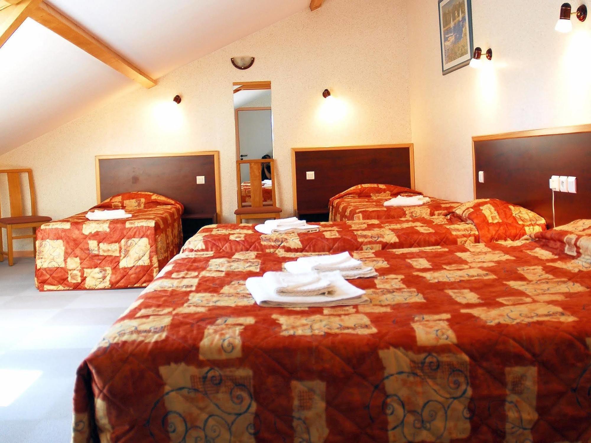 Les Hirondelles Hotel Orcines Eksteriør billede