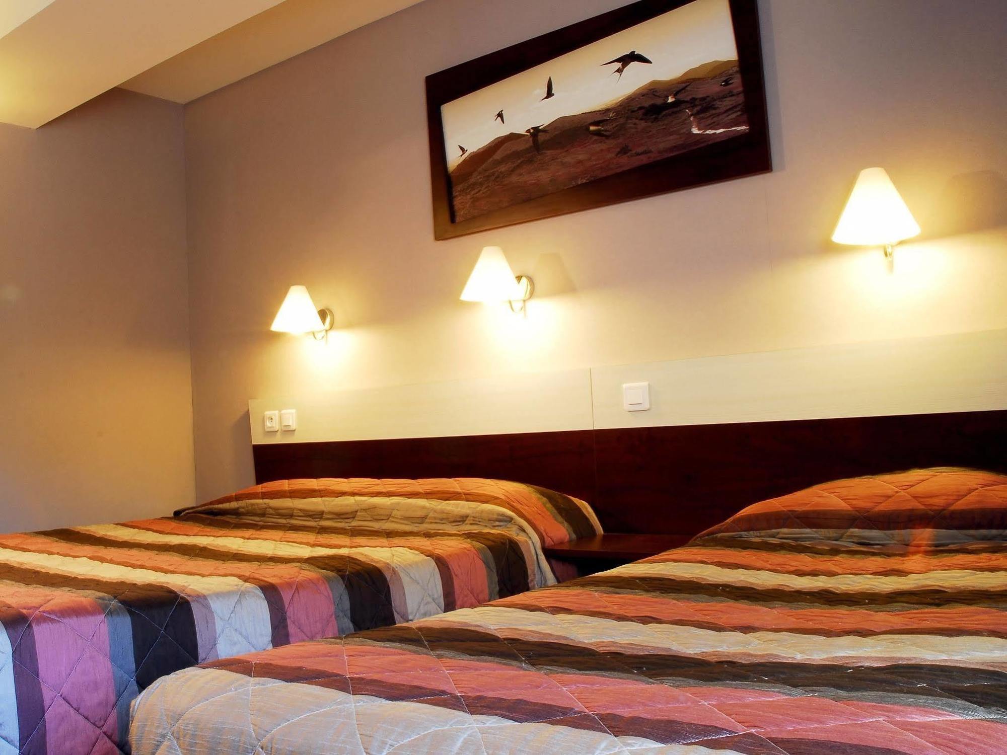 Les Hirondelles Hotel Orcines Eksteriør billede